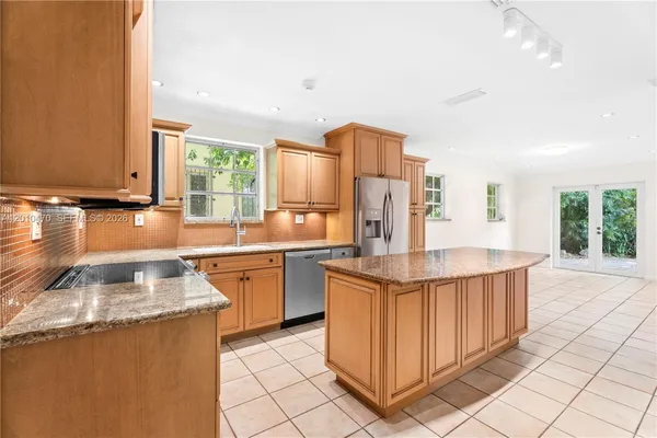 $6,500 | 5520 San Vicente Street, Coral Gables, FL 33146