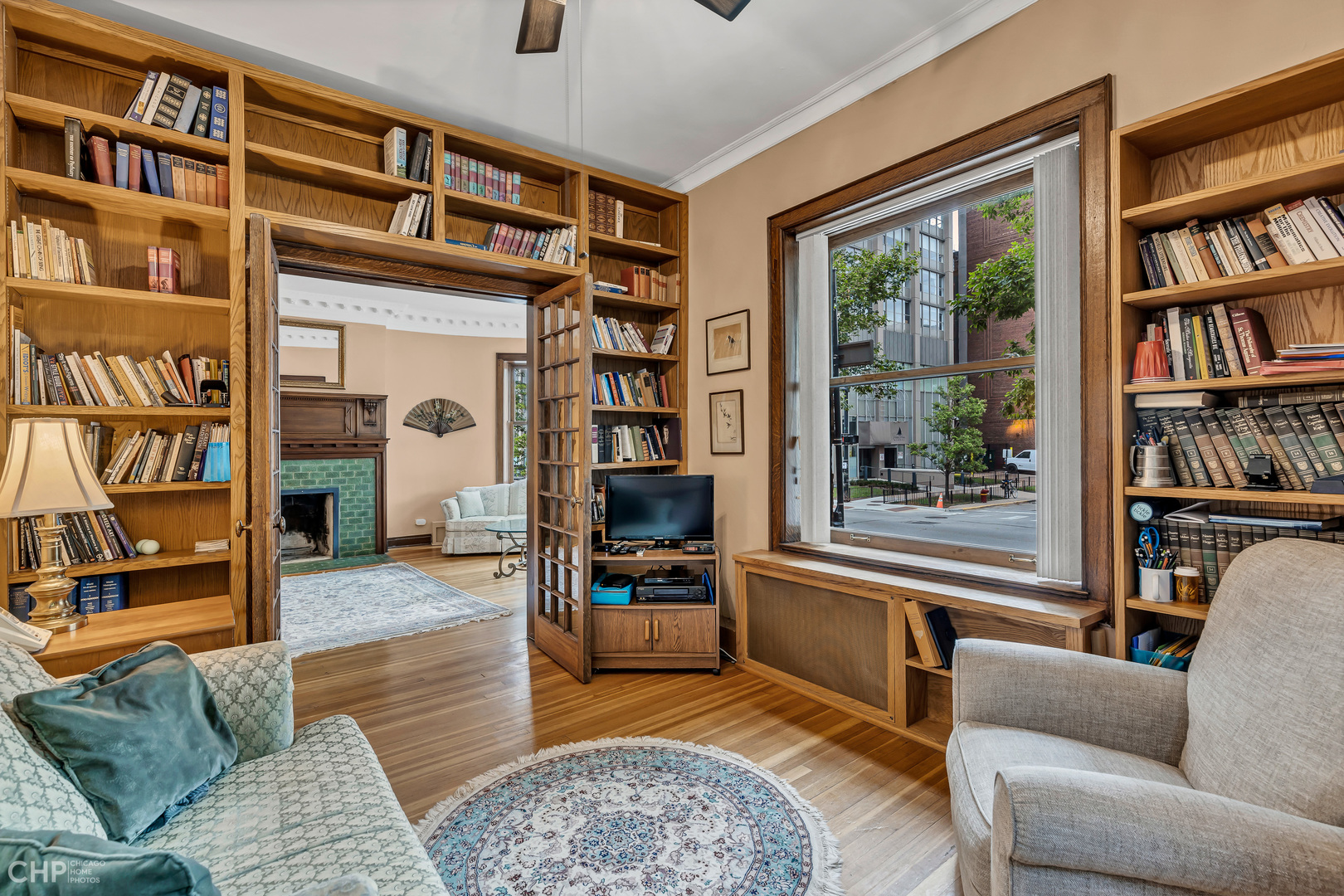 684 West Irving Park Road, Unit E5 Chicago, IL 60613 - Photo 13 of 45 a living room with furniture cabinets and a book shelf