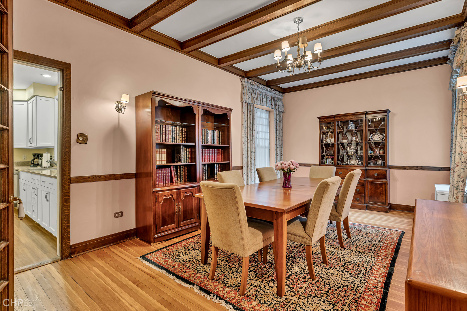 684 West Irving Park Road, Unit E5 Chicago, IL 60613 - Photo 16 of 45 a view of a dining room with furniture