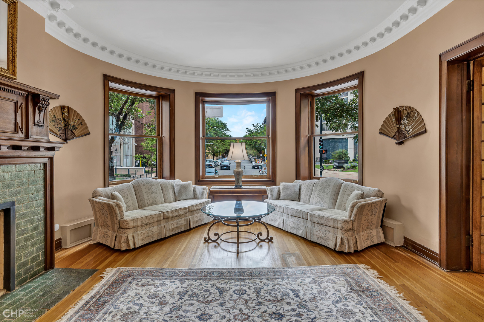 684 West Irving Park Road, Unit E5 Chicago, IL 60613 - Photo 6 of 45 a living room with furniture and a large window