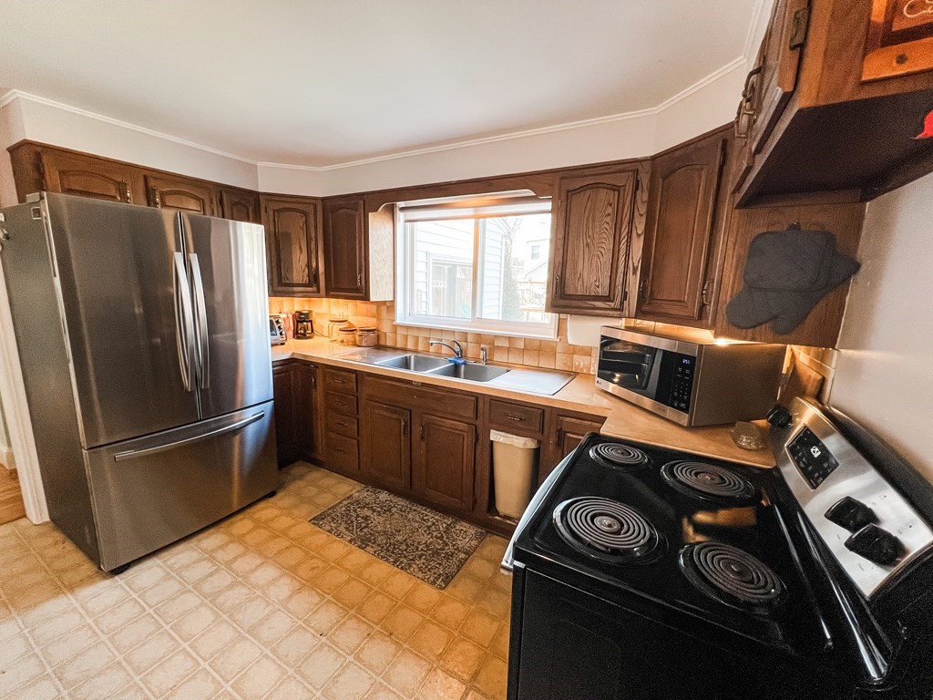 118 Reed Street Agawam, MA 01001 - Photo 6 of 34 Gallery Image 6