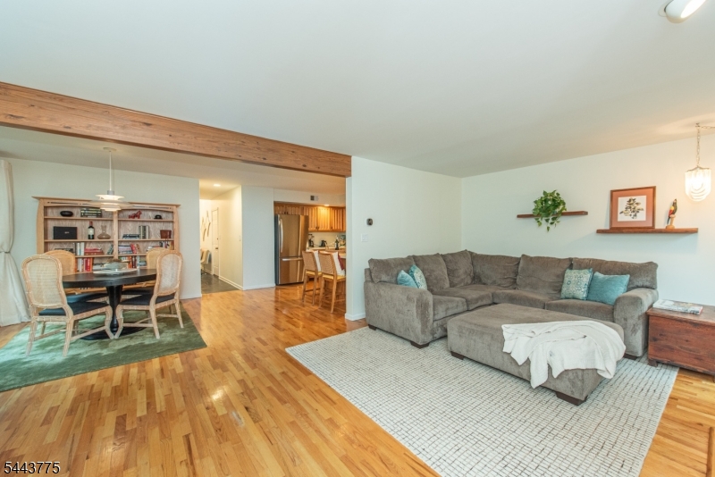 122 Macleish Court Mahwah, NJ 07430 - Photo 6 of 28
