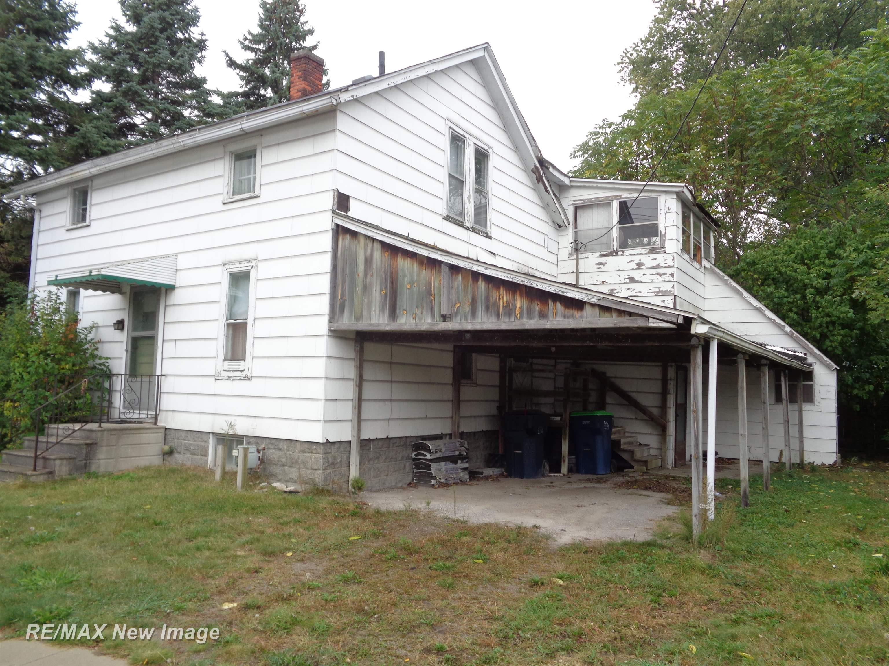 2023 3rd Street Bay City, MI 48708 - Photo 2 of 23 50147431-a26d3c65-c538-41c5-b804-d5515759199d.JPG