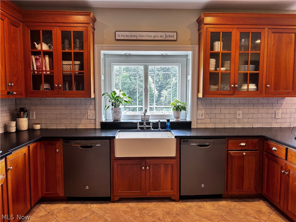 2976 Greenleaf Road Akron, OH 44312 - Photo 9 of 24 Gallery Image 9