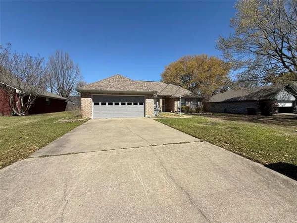 $270,000 | 809 Martin Street, Bonham, TX 75418