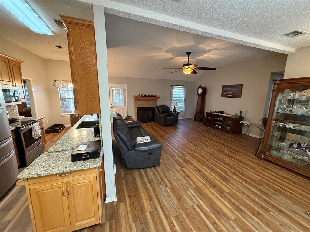 809 Martin Street Bonham, TX 75418 - Photo 5 of 22