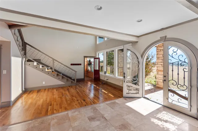 a view of entryway with an entryway