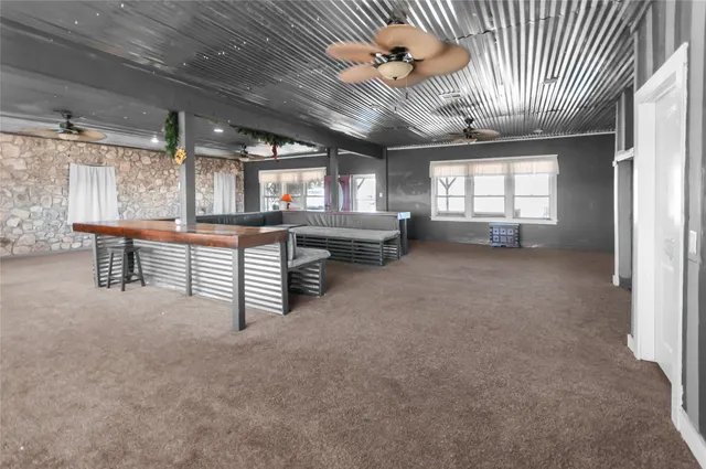 a view of livingroom with furniture