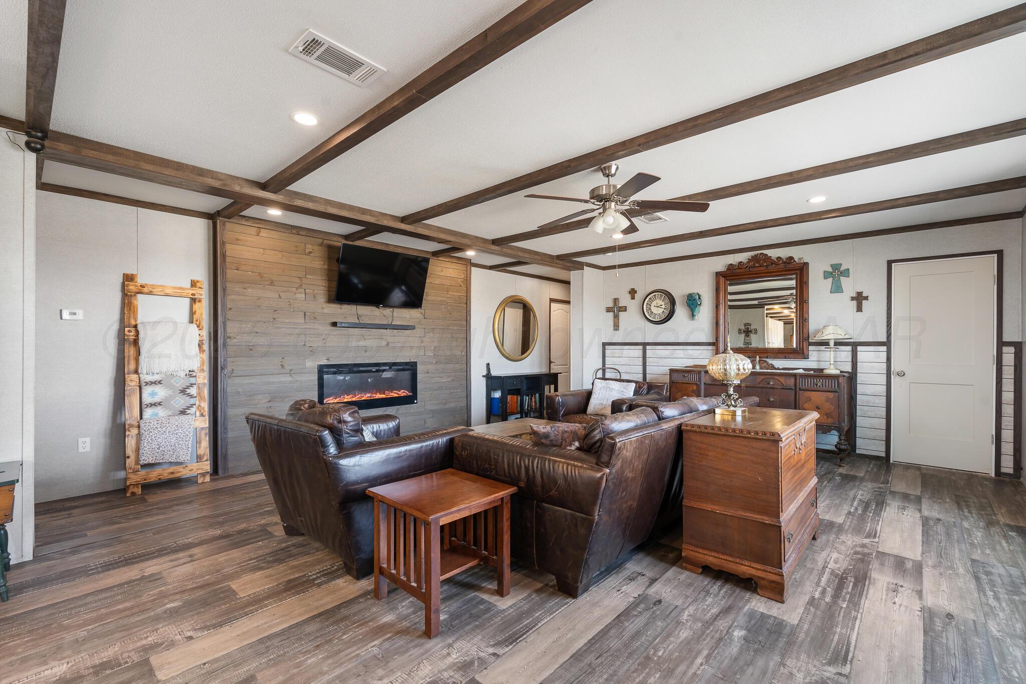 11401 Anderson Road Amarillo, TX 79118 - Photo 14 of 59 Living Room