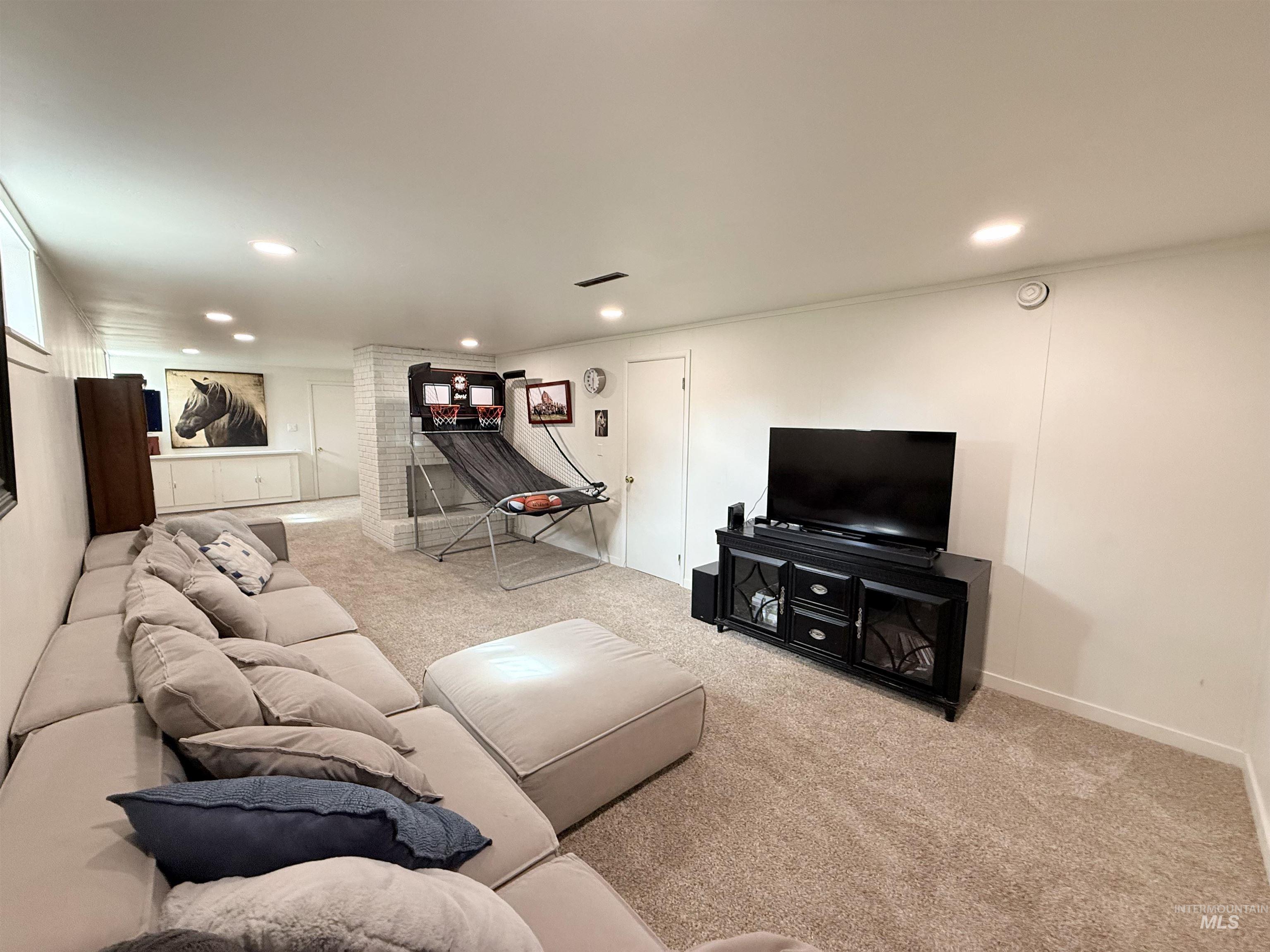 624 20th Street Rupert, ID 83350 - Photo 20 of 31 Living room featuring light carpet, recessed lighting, and crown molding
