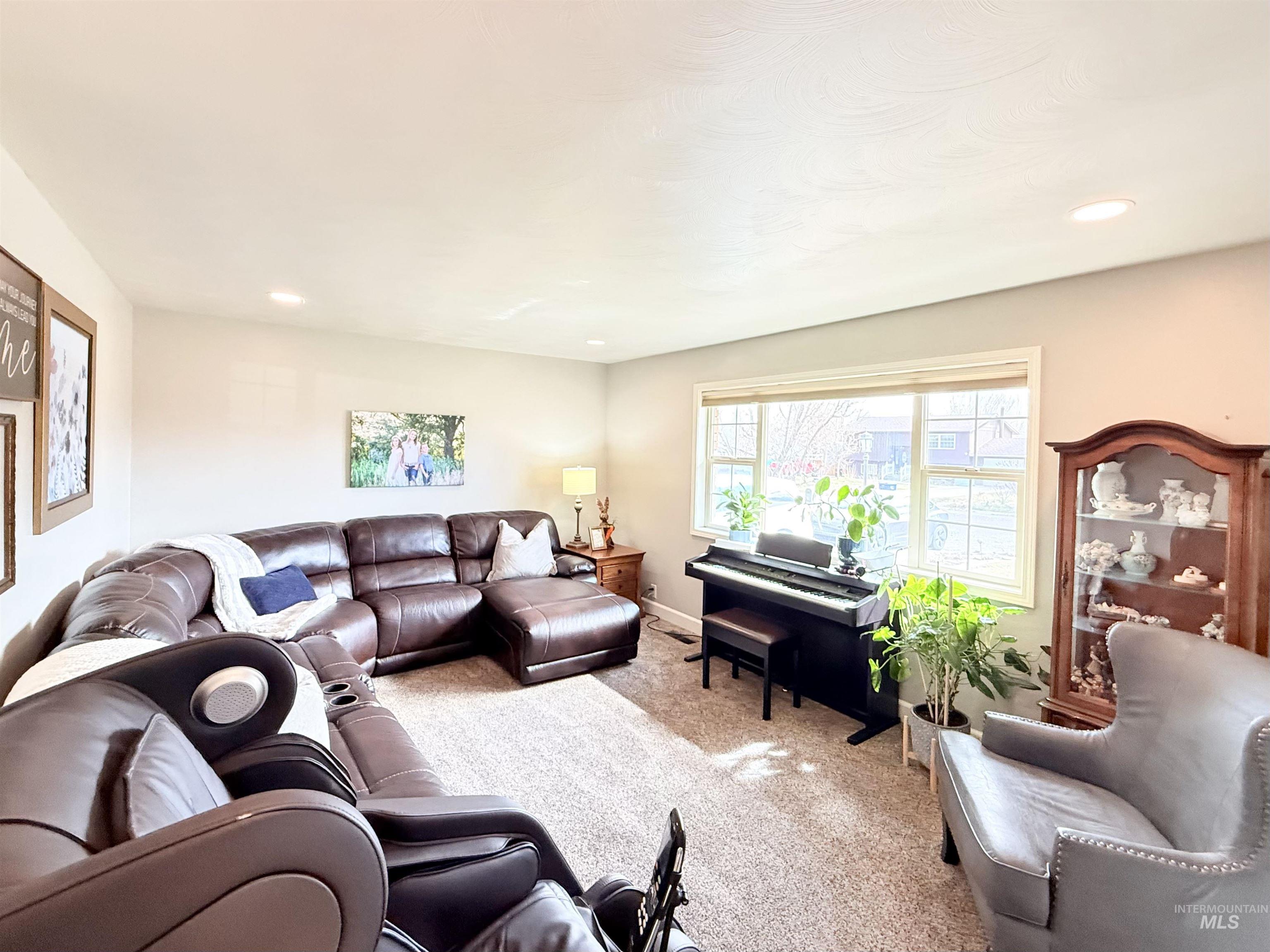 624 20th Street Rupert, ID 83350 - Photo 3 of 31 Carpeted living room with recessed lighting