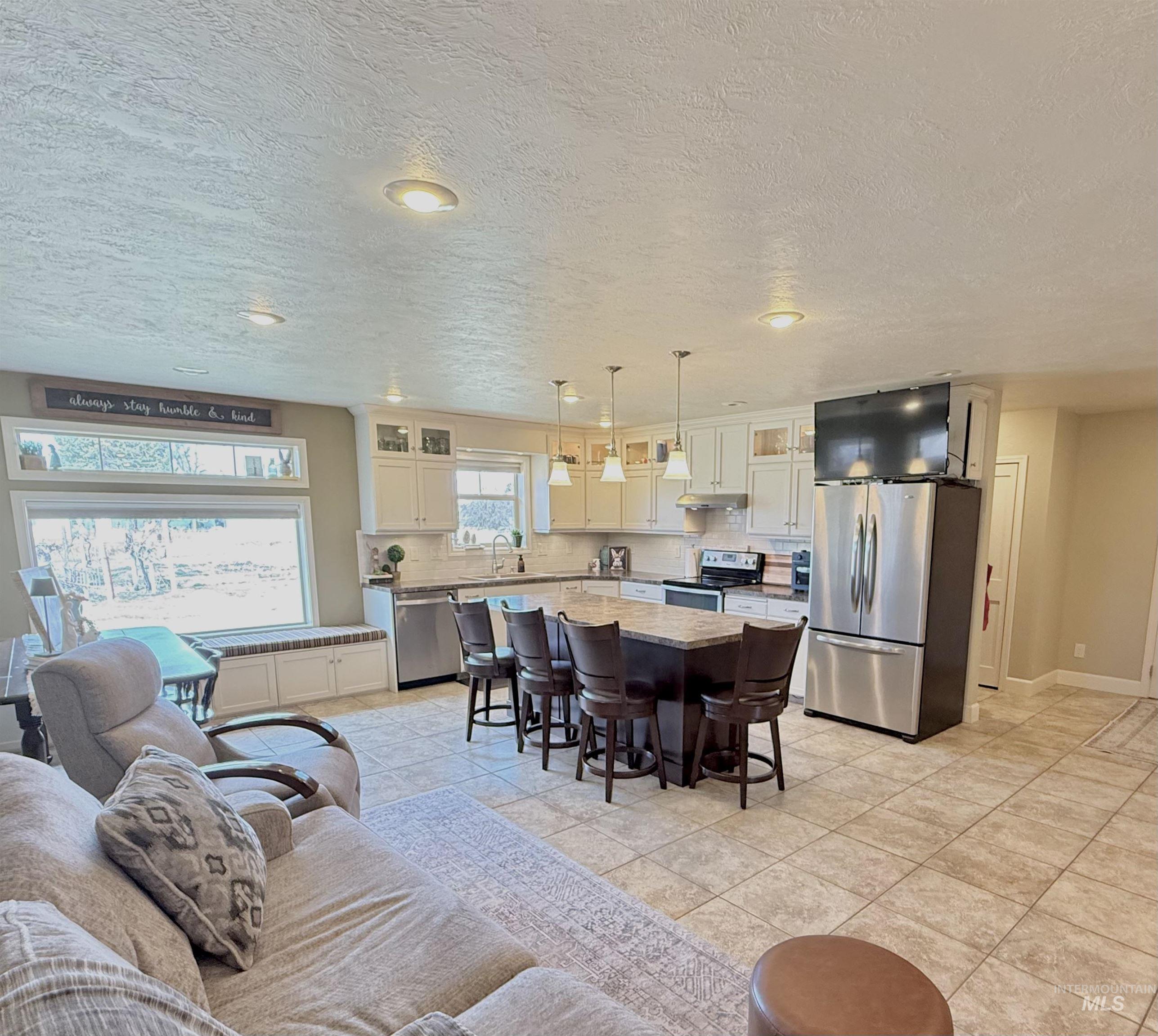 624 20th Street Rupert, ID 83350 - Photo 6 of 31 Living area featuring a textured ceiling, recessed lighting, and light tile patterned floors