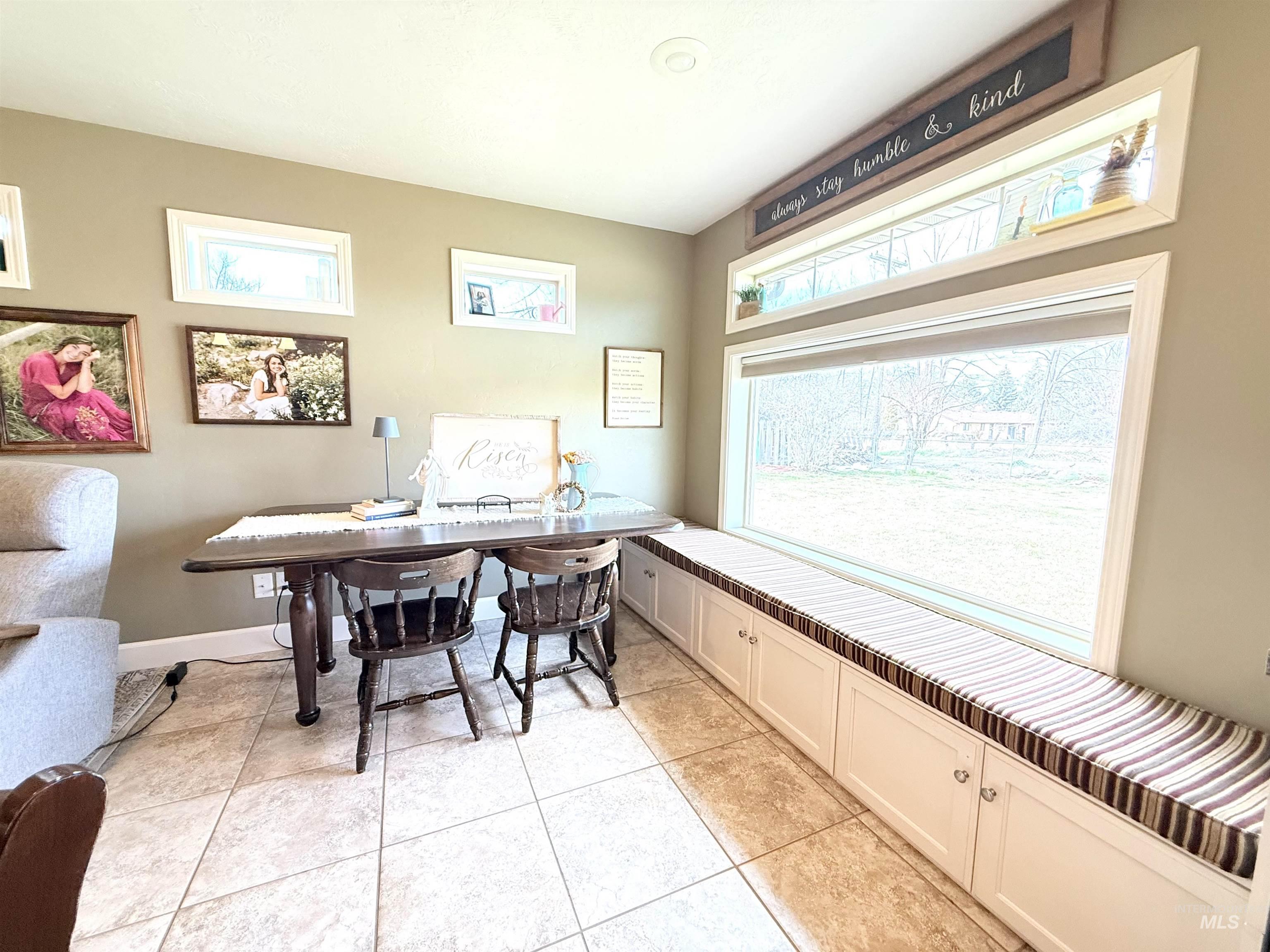 624 20th Street Rupert, ID 83350 - Photo 8 of 31 Sitting area with light tile patterned floors and baseboards