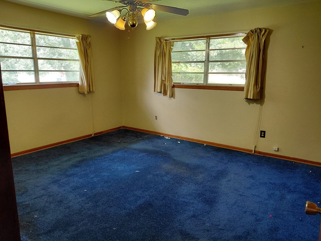 736 Northridge Street Angleton, TX 77515 - Photo 15 of 24 an empty room with a window