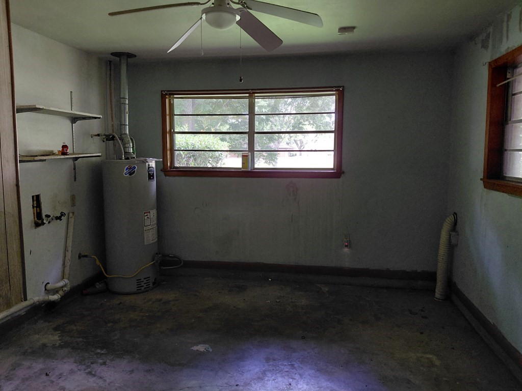 736 Northridge Street Angleton, TX 77515 - Photo 19 of 24 an empty room with a window