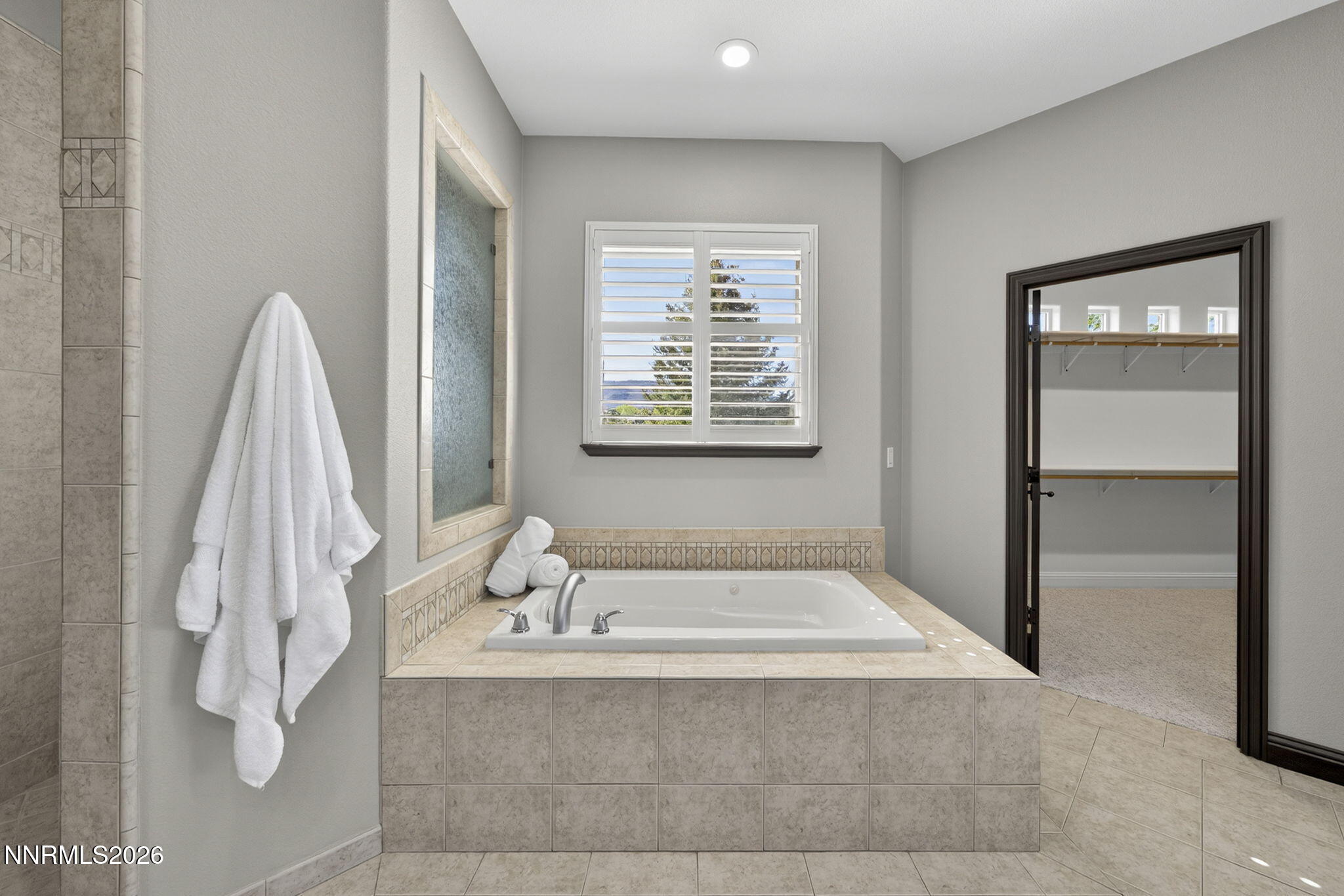 3965 Lake Placid Drive Reno, NV 89511 - Photo 56 of 70 a bathroom with a tub sink and a mirror