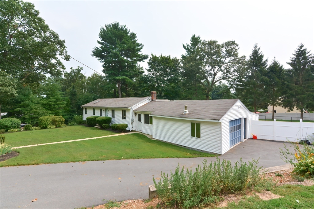 9 Kingsbury Road Norfolk, MA 02056 - Photo 4 of 37 Gallery Image 4