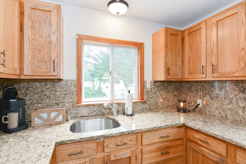 9 Kingsbury Road Norfolk, MA 02056 - Photo 8 of 37 Gallery Image 8