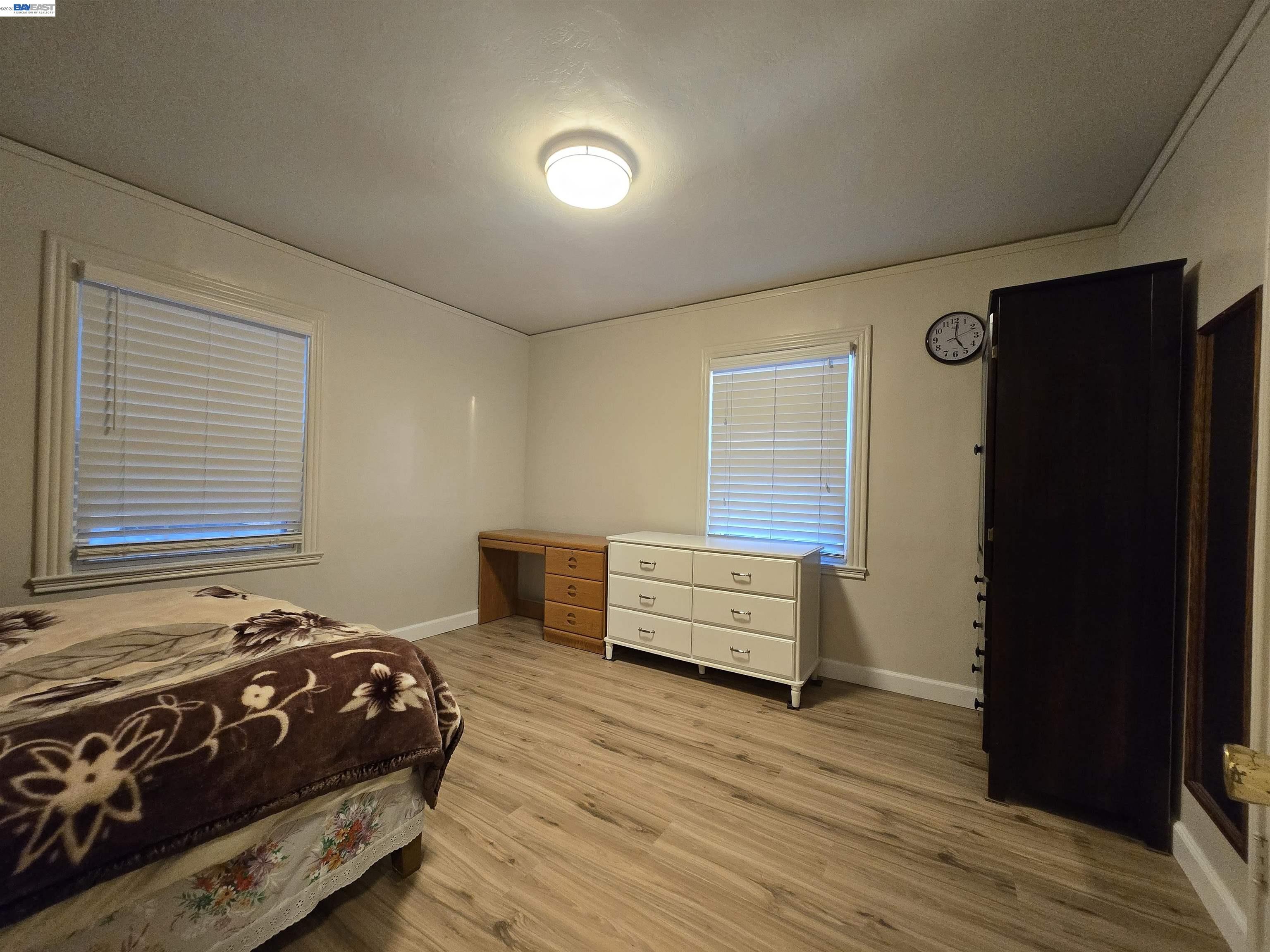 2917 Telegraph Avenue Berkeley, CA 94705 - Photo 11 of 12 a bedroom with a bed and a dresser
