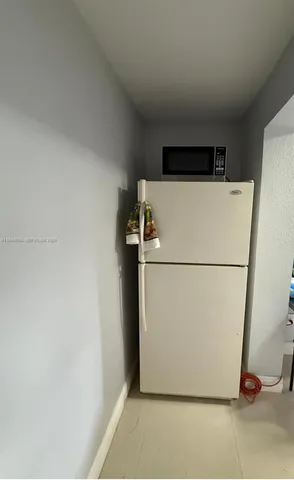 $1,400 | 411 West 31st Place, Unit 2, Hialeah, FL 33012