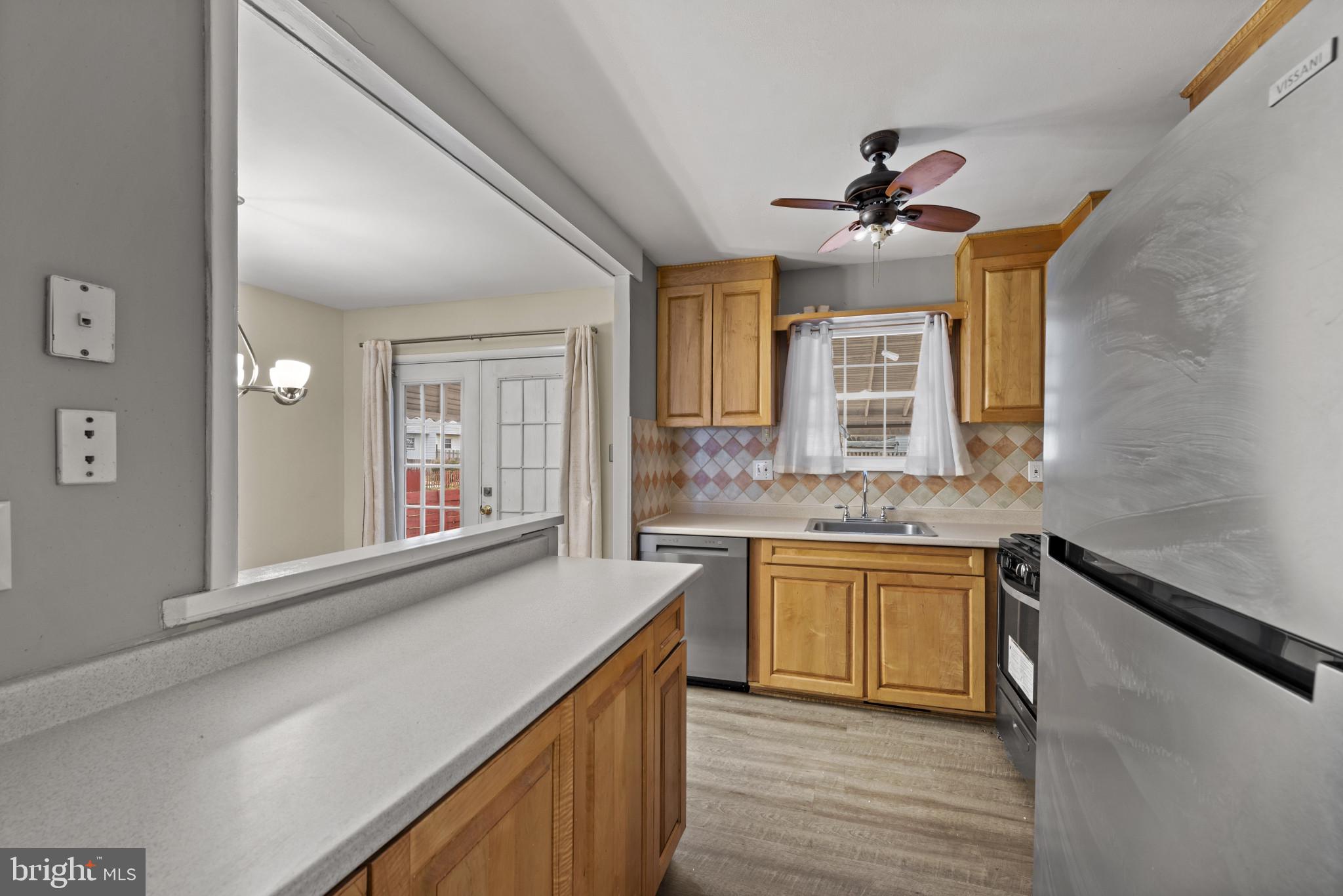 9652 Baron Place, Unit 9652 Baltimore, MD 21237 - Photo 13 of 32 Lovely Backsplash