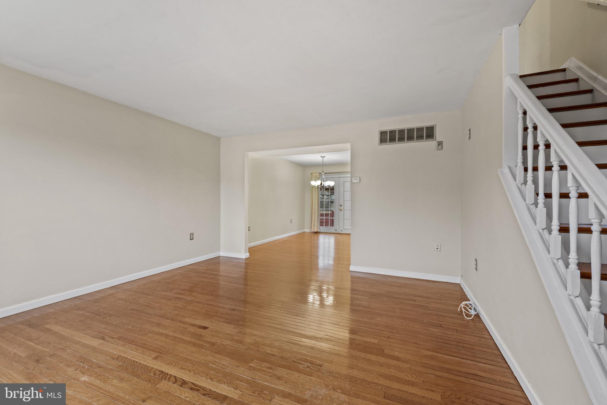 9652 Baron Place, Unit 9652 Baltimore, MD 21237 - Photo 5 of 32 Living Room