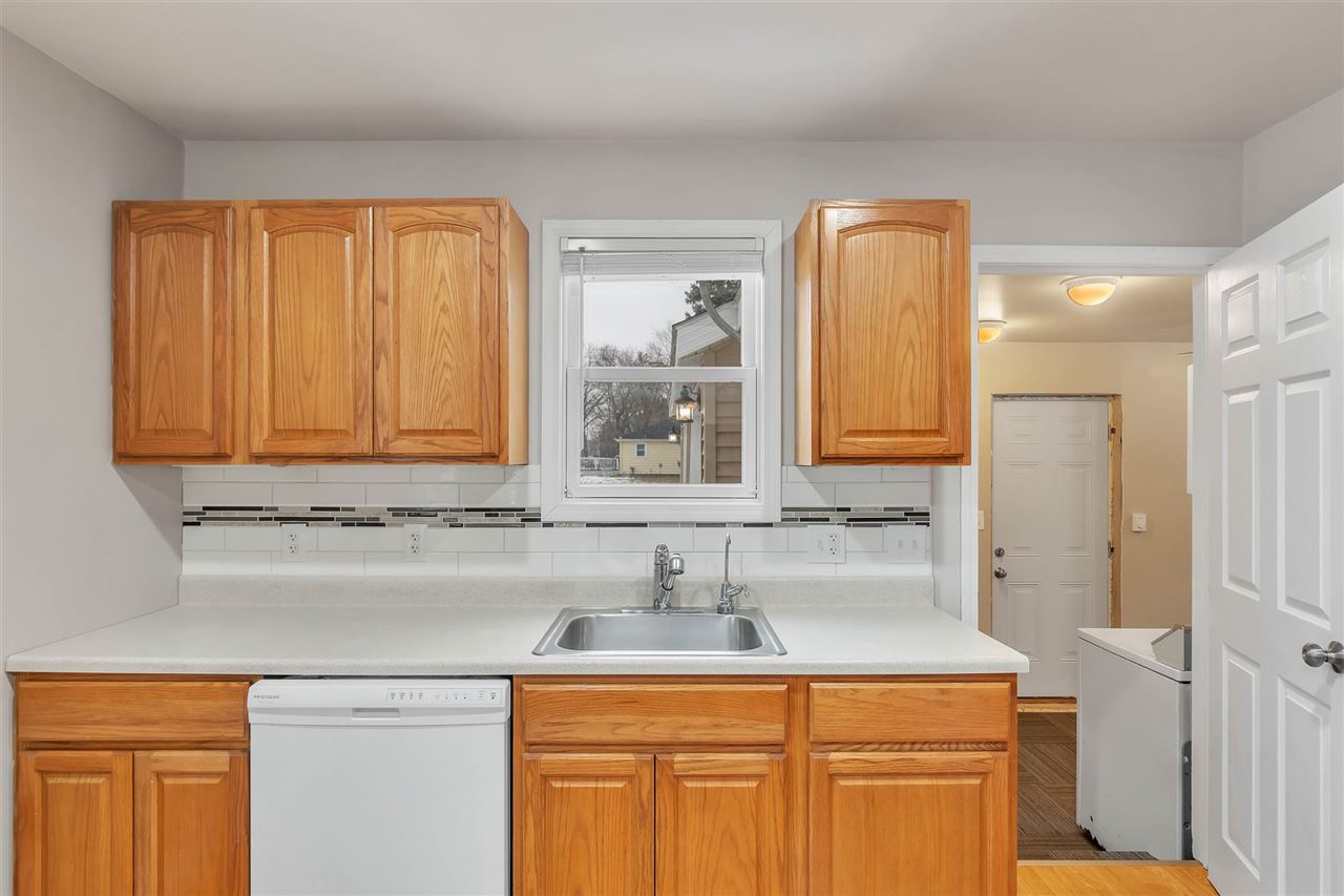 4437 East Coldwater Road Flint, MI 48506 - Photo 11 of 27 50032124-10.JPG