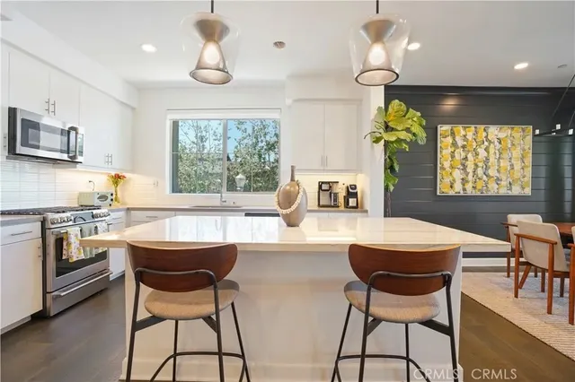 $949,999 | 820 East Santa Ana Street, Anaheim, CA 92805