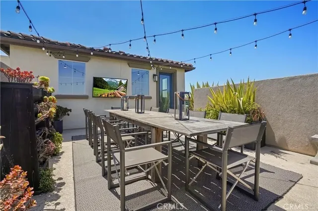 $949,999 | 820 East Santa Ana Street, Anaheim, CA 92805