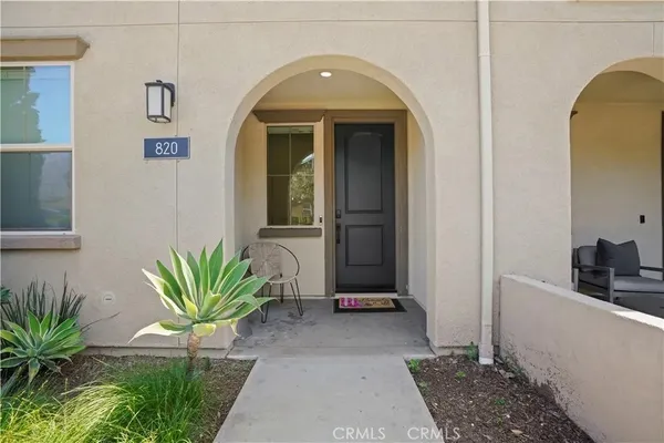 a view of entryway with interior