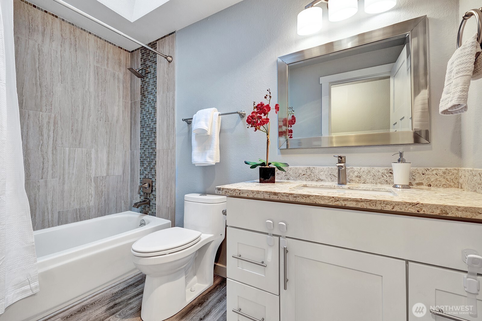 7843 Northeast 146th Street Kenmore, WA 98028 - Photo 14 of 17