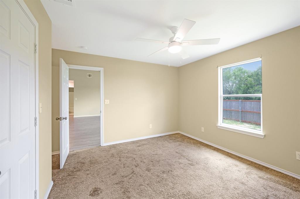 433 Whitney Court Rio Vista, TX 76093 - Photo 20 of 27 an empty room with a ceiling fan and a window