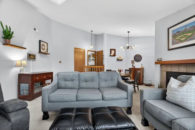 $210,000 | 6443 Oak Forest Avenue, Unit 3E, Tinley Park, IL 60477