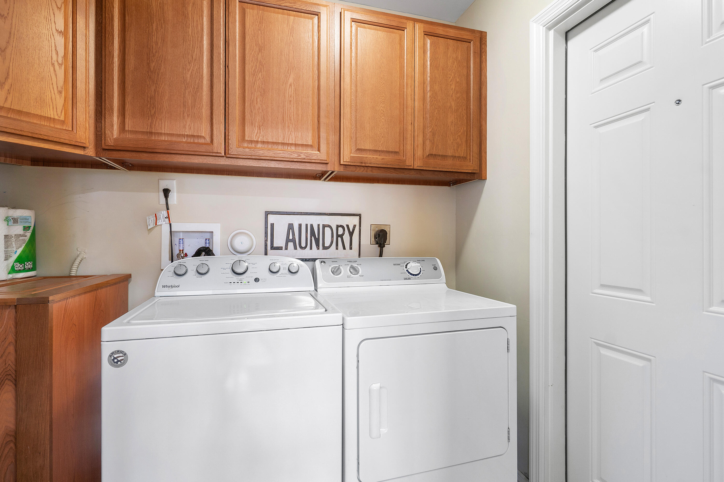 2757 Northeast 29th Avenue, Unit 2 Lighthouse Point, FL 33064 - Photo 14 of 29 a utility room with dryer and washer