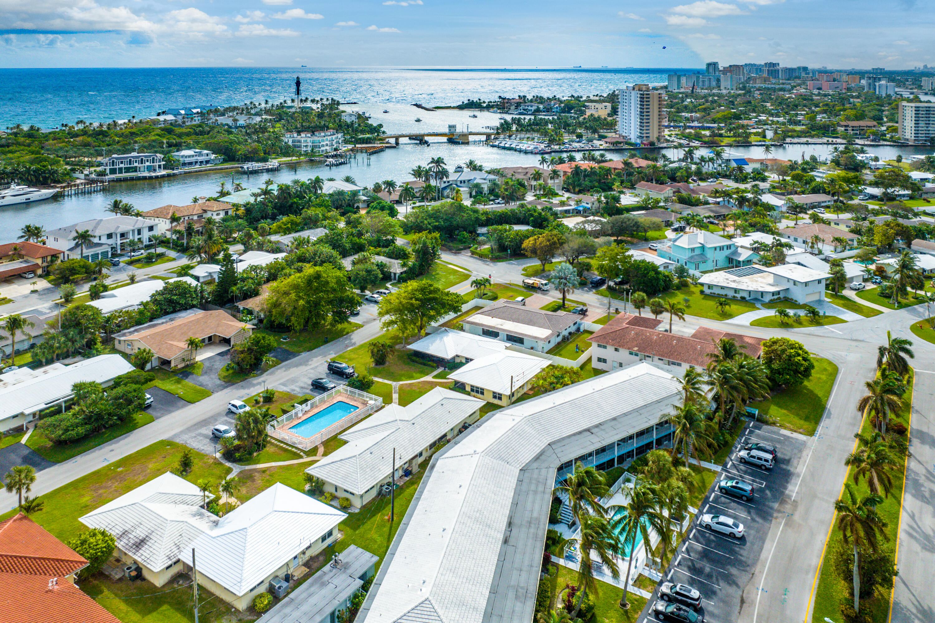2757 Northeast 29th Avenue, Unit 2 Lighthouse Point, FL 33064 - Photo 25 of 29 a view of a city with lake