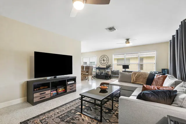 $2,800 | 2757 Northeast 29th Avenue, Unit 2, Lighthouse Point, FL 33064