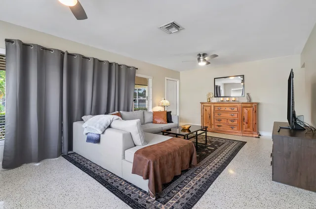 $2,800 | 2757 Northeast 29th Avenue, Unit 2, Lighthouse Point, FL 33064