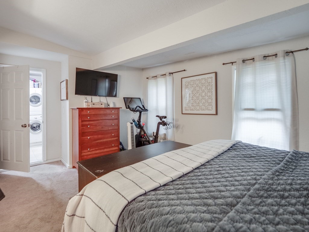 28 Mercer Street, Unit 2 Boston, MA 02127 - Photo 15 of 23 a bedroom with a bed and a television