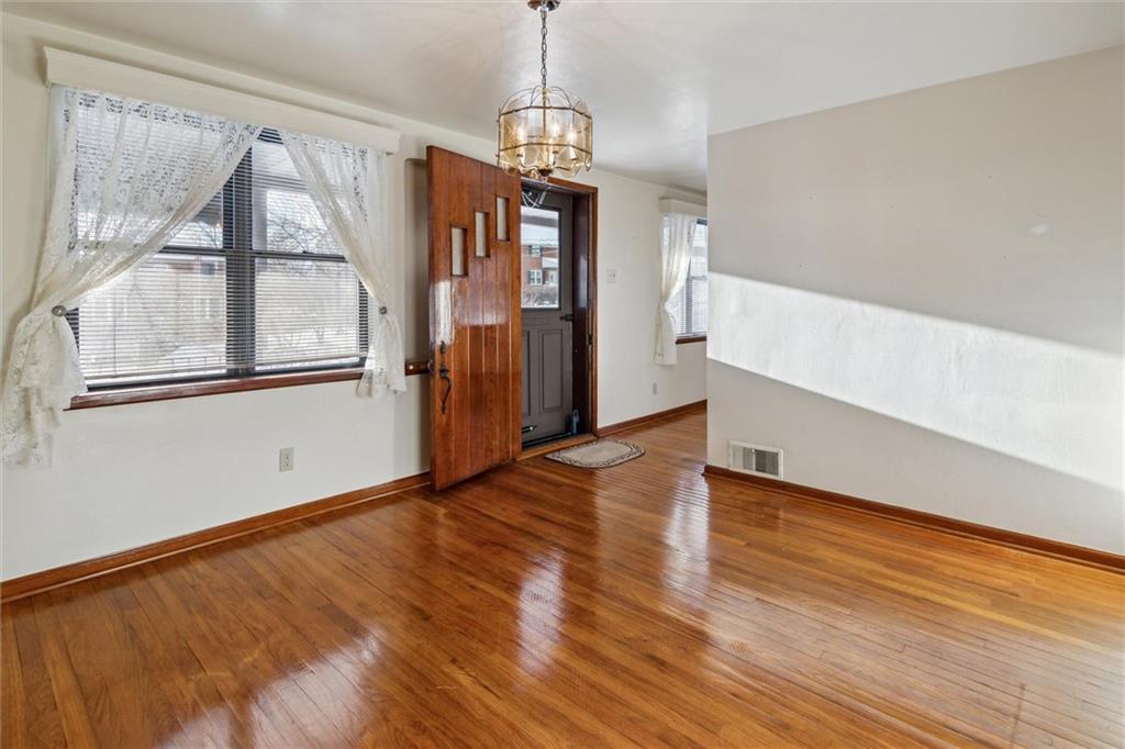 3813 Rural Court West Pittsburgh, PA 15221 - Photo 5 of 31 Gallery Image 5