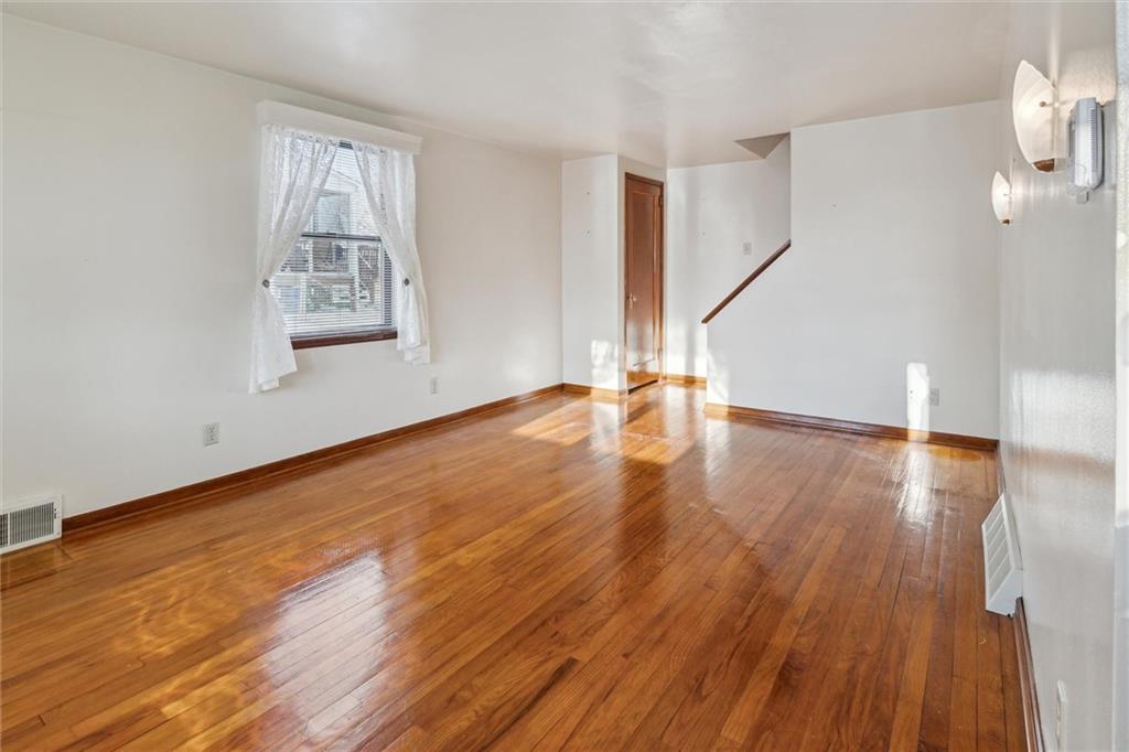 3813 Rural Court West Pittsburgh, PA 15221 - Photo 6 of 31 Gallery Image 6
