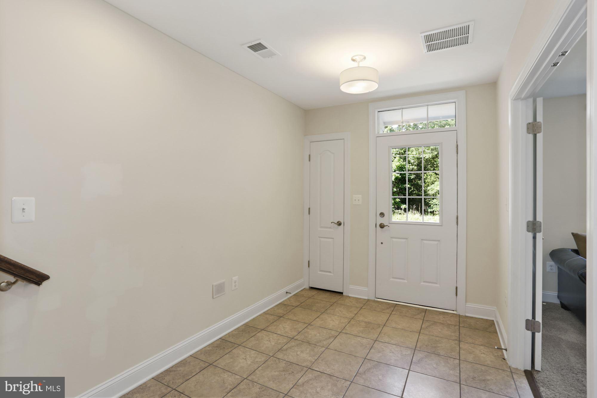 46079 Hall Road Sterling, VA 20166 - Photo 3 of 28