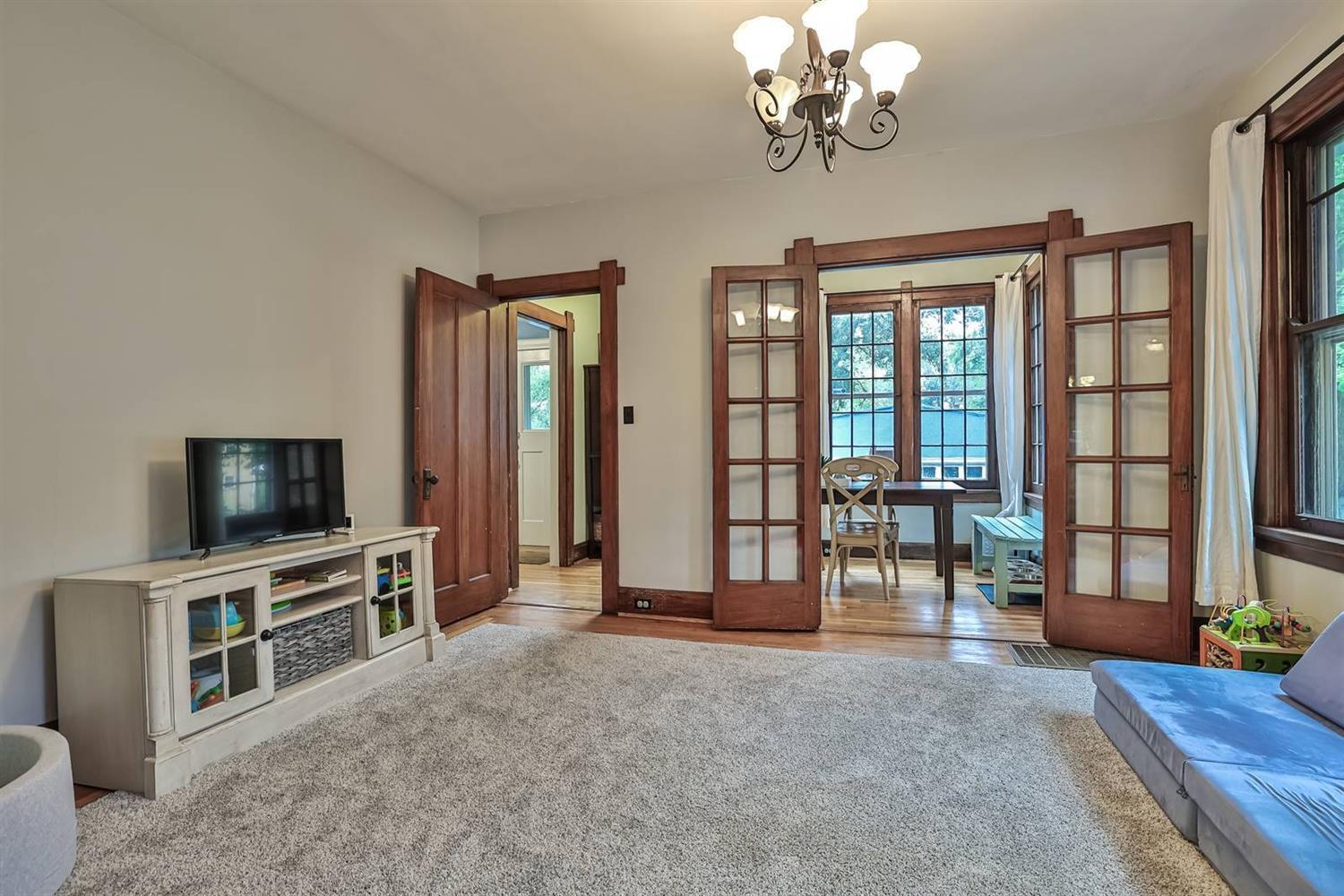2862 Madison Road Cincinnati, OH 45209 - Photo 10 of 31 Gallery Image 10