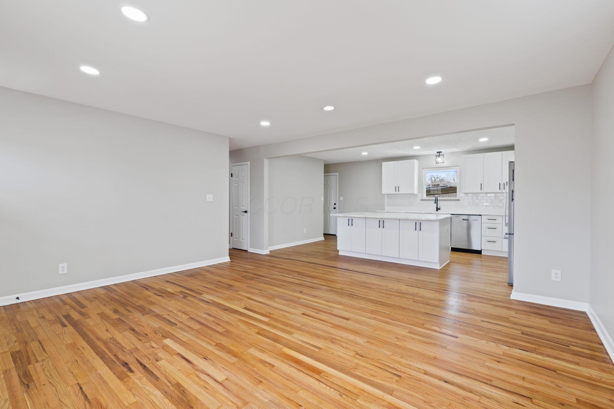 3283 Eakin Road Columbus, OH 43204 - Photo 3 of 17 2025-3-25 3283 Eakin Rd 015