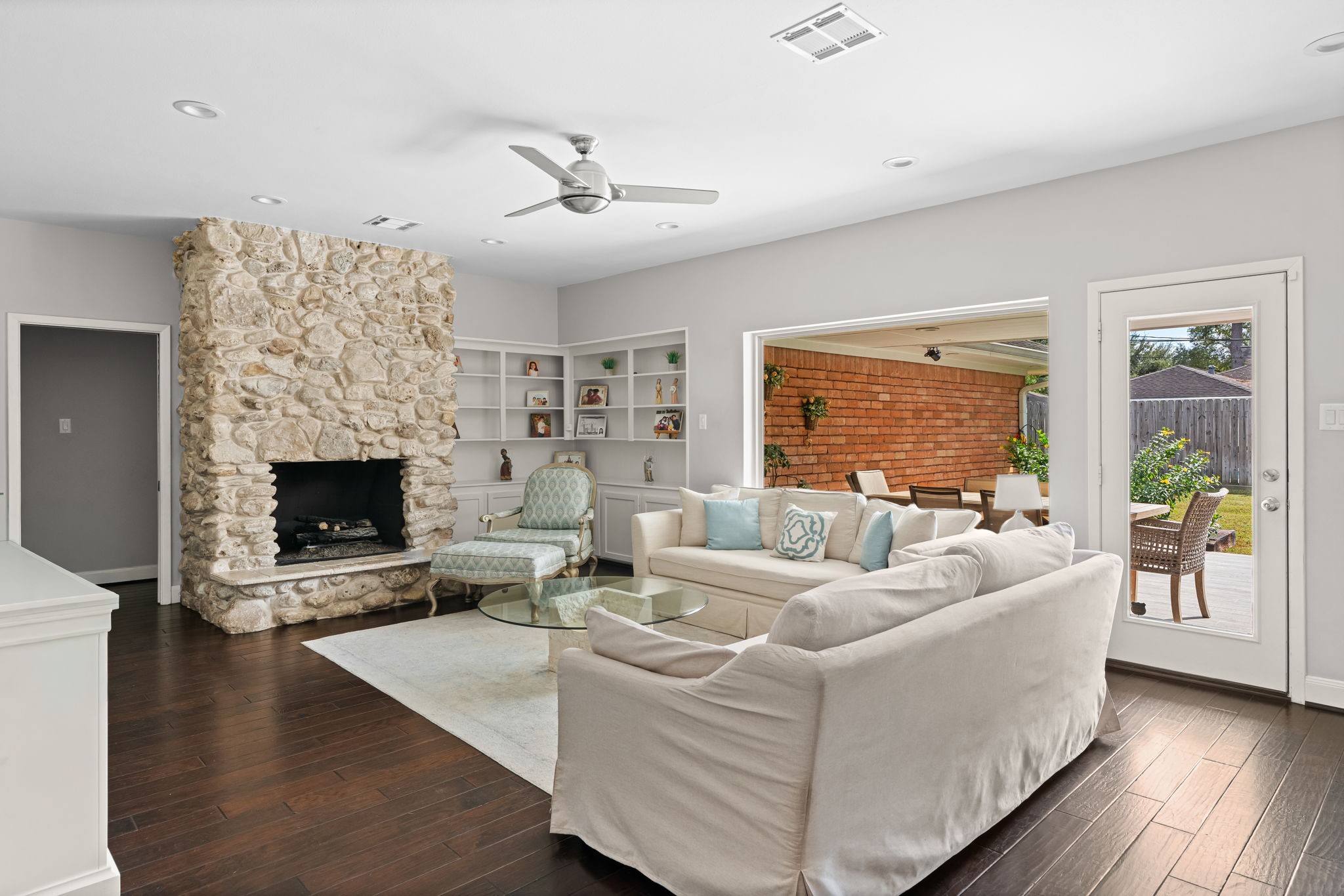 5743 Jason Street Houston, TX 77096 - Photo 9 of 26 Family Room