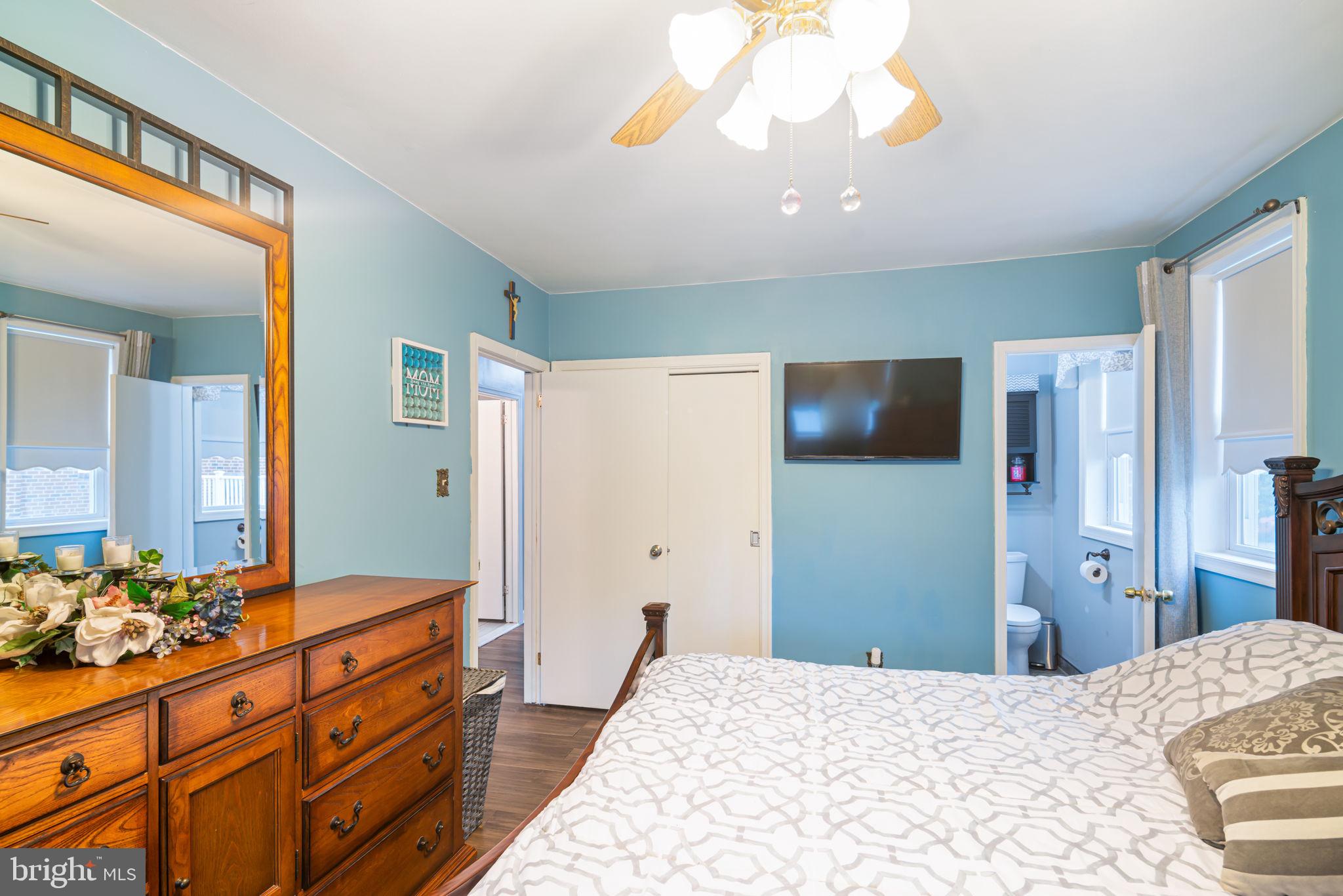 9958 Woodfern Road Philadelphia, PA 19115 - Photo 12 of 30 Good Space & its own..
