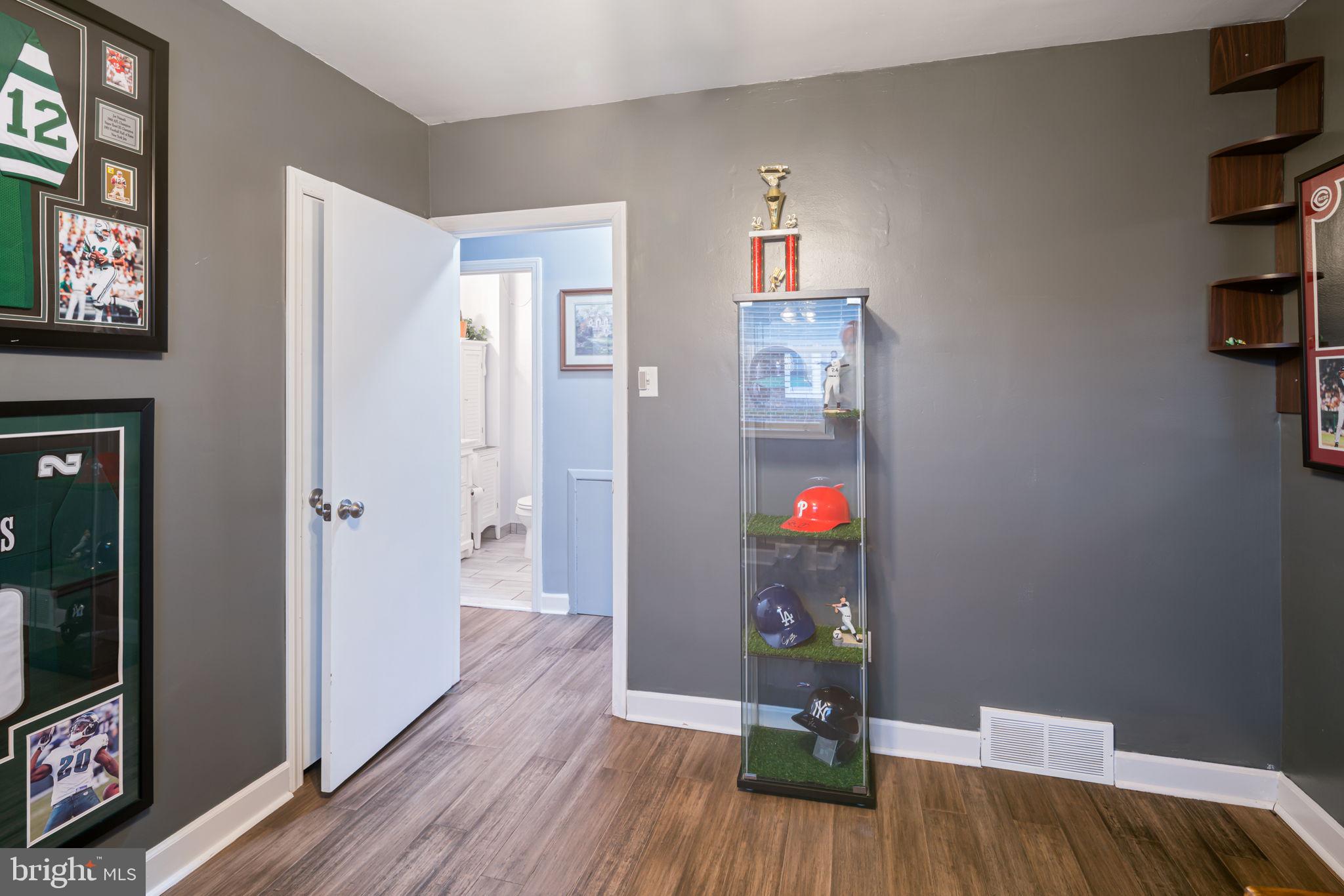 9958 Woodfern Road Philadelphia, PA 19115 - Photo 15 of 30 for your furniture.