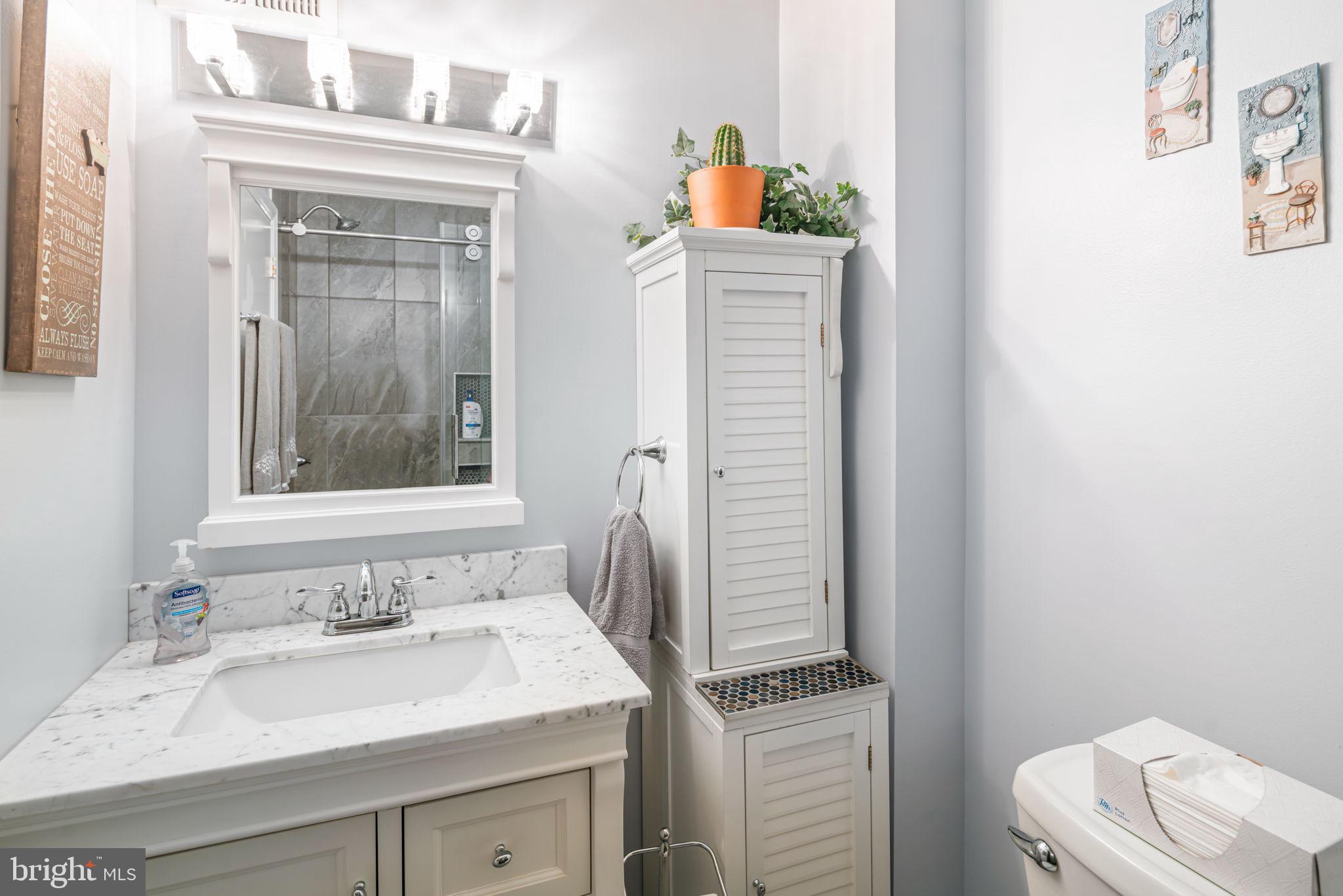9958 Woodfern Road Philadelphia, PA 19115 - Photo 16 of 30 Modern Hall Full Bath