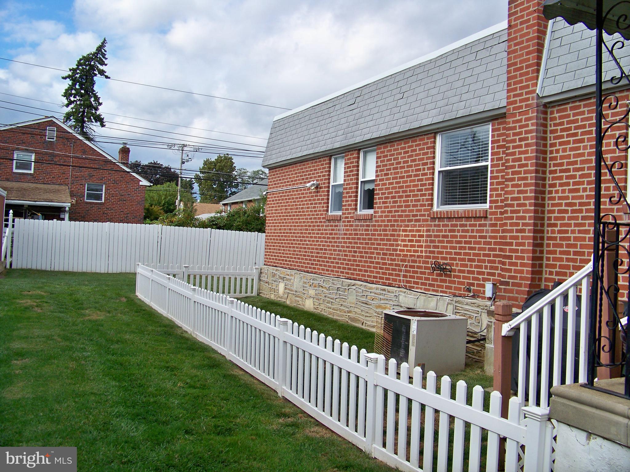 9958 Woodfern Road Philadelphia, PA 19115 - Photo 28 of 30 Side Yard to back