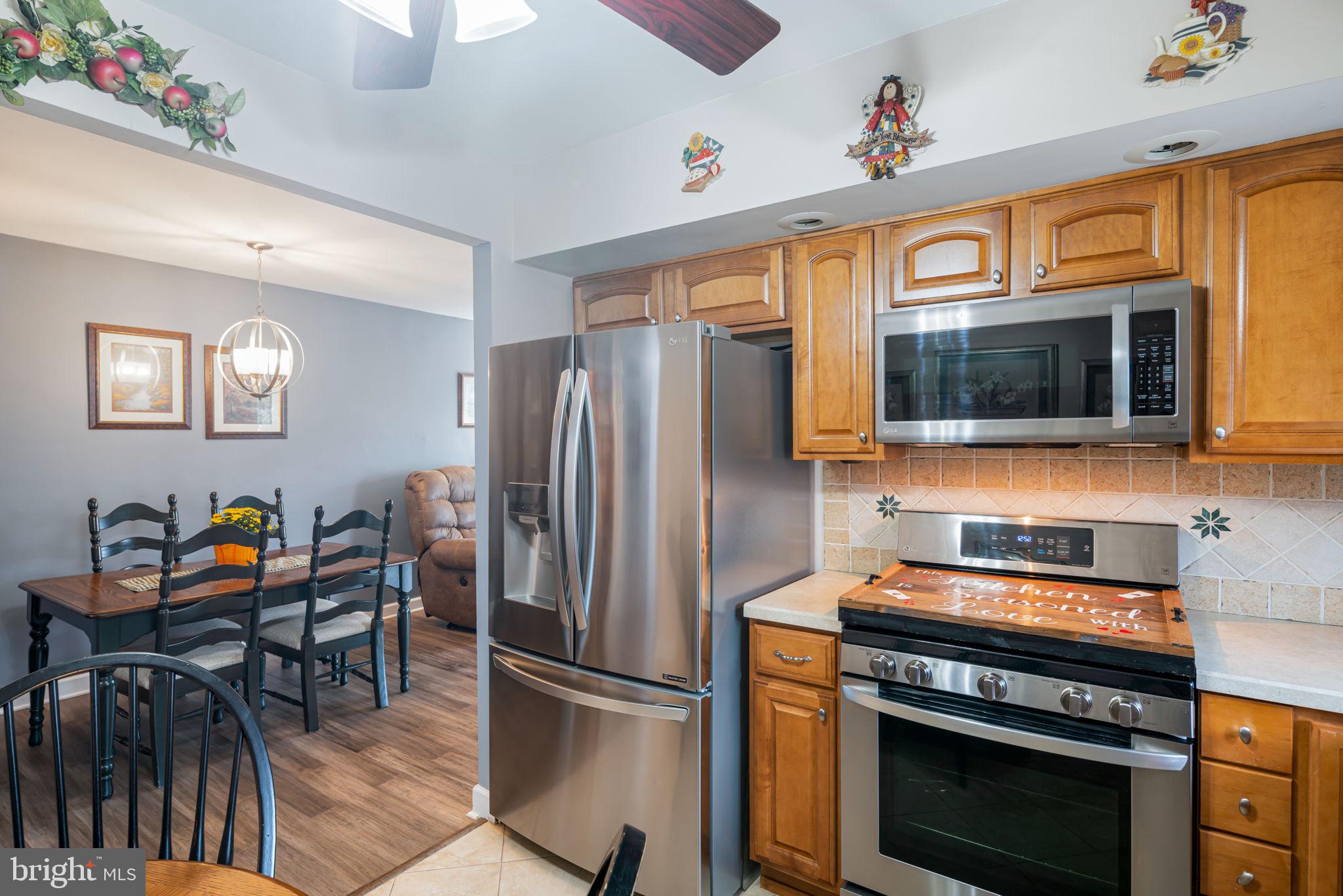 9958 Woodfern Road Philadelphia, PA 19115 - Photo 9 of 30 Leads to Modern EIK