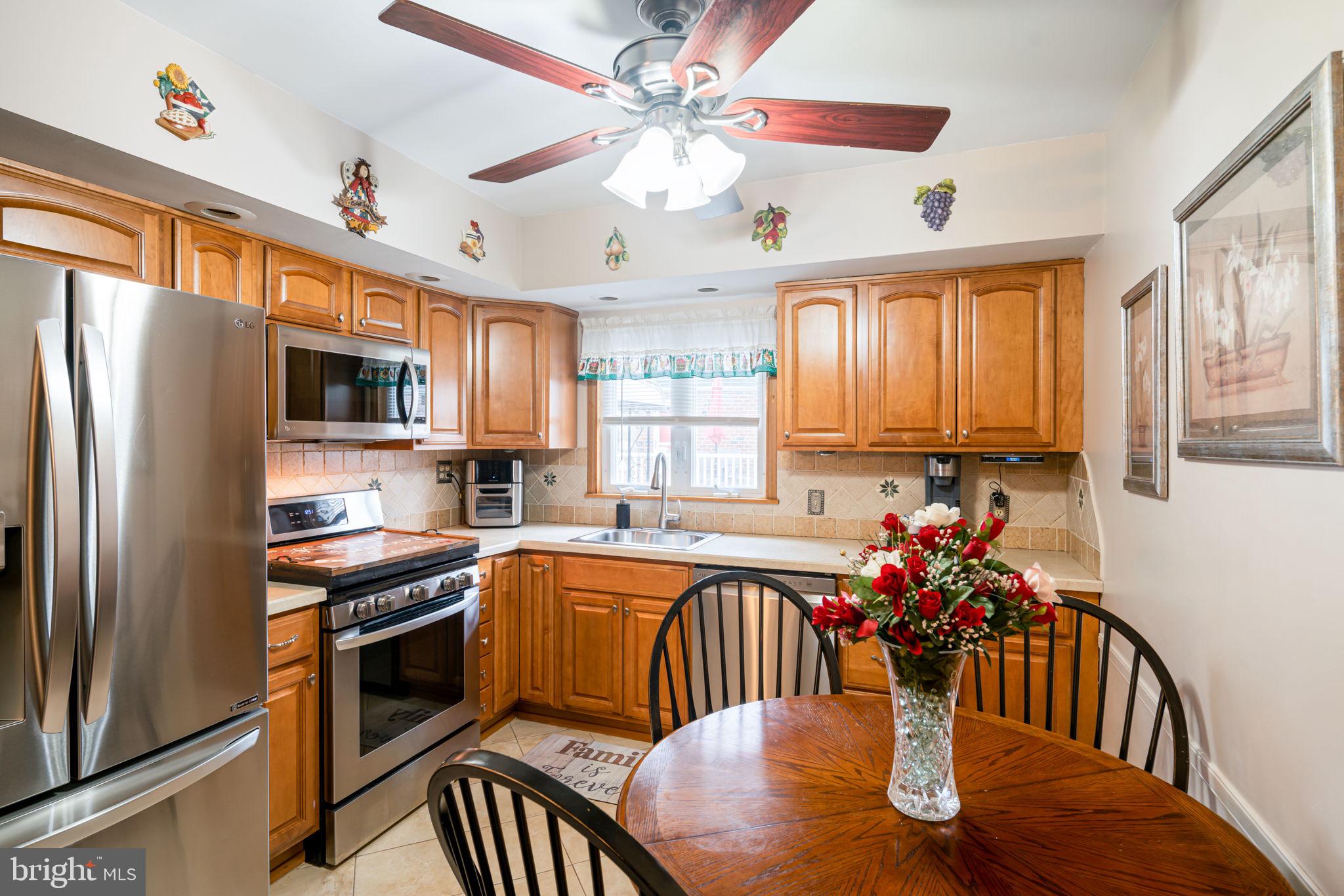 9958 Woodfern Road Philadelphia, PA 19115 - Photo 10 of 30 Wonderful Updated EIK